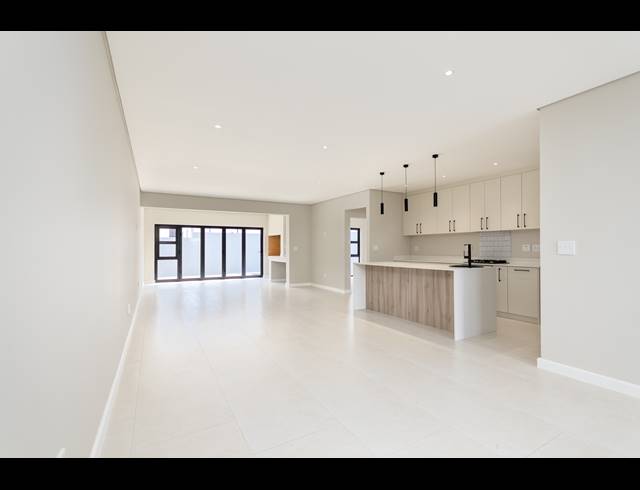 4 BEDROOM FREEHOLD FOR SALE IN SANDOWN